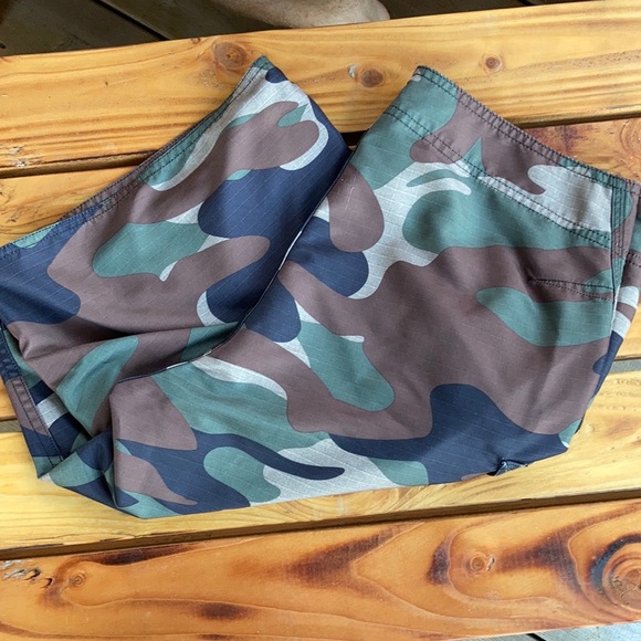 Men’s Quicksilver camo board shirt - Picture 1 of 5